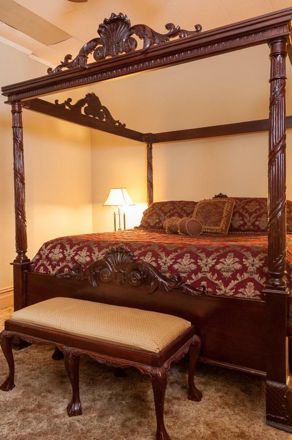 The Historic Wolf Hotel Ellinwood ภายนอก รูปภาพ