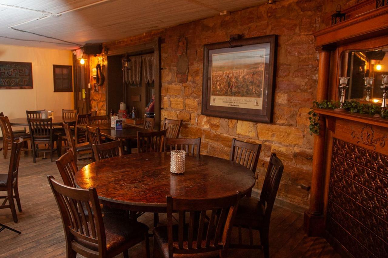 The Historic Wolf Hotel Ellinwood ภายนอก รูปภาพ