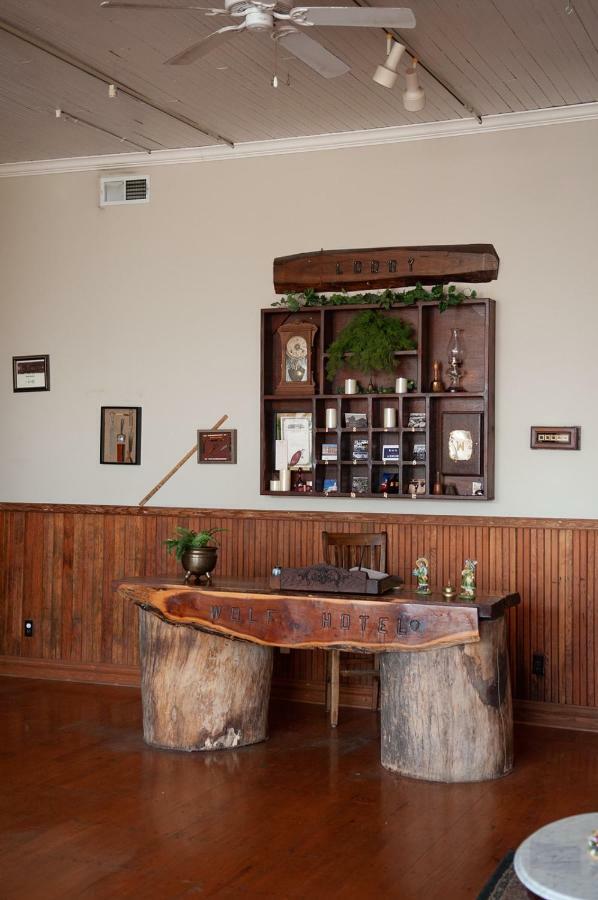 The Historic Wolf Hotel Ellinwood ภายนอก รูปภาพ